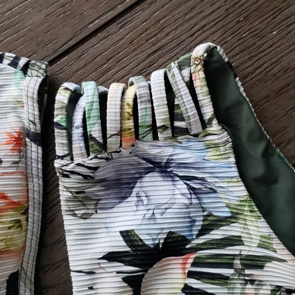 Floral bikini - Picture 4 of 4